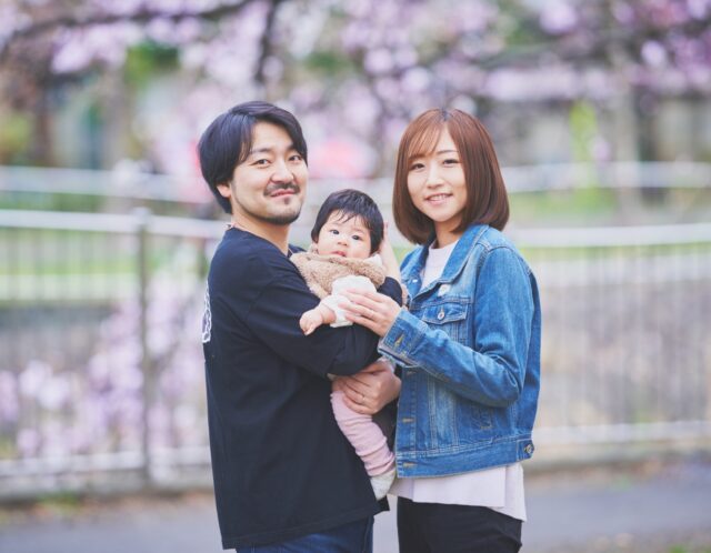 桜の中で家族写真！出張撮影だからこそ出来る撮影♪